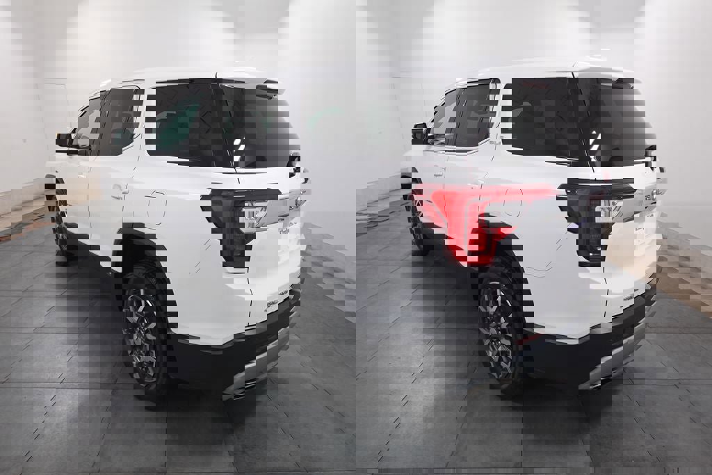 Used 2023 GMC Acadia SLE image 3