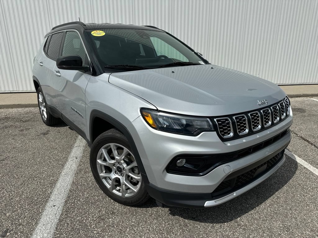 Used 2025 Jeep Compass Limited AWD/4WD image 10