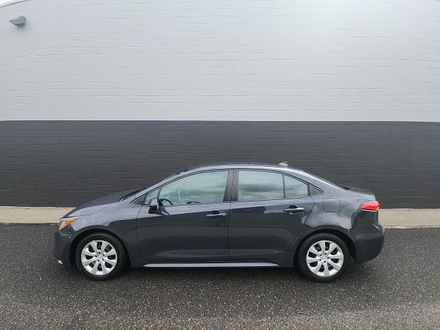 Used 2025 Toyota Corolla LE FWD image 3