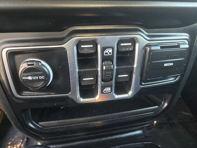 Used 2020 Jeep Gladiator Overland w/ Safety Group AWD/4WD image 14