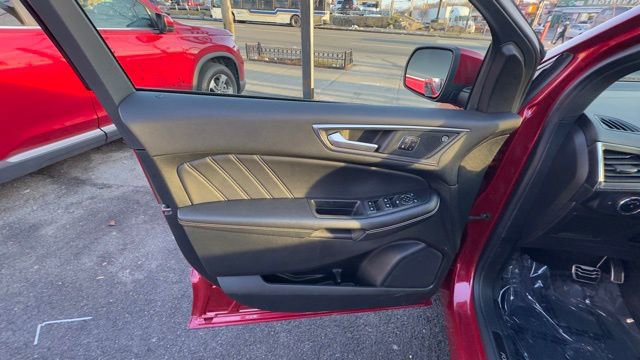 Certified 2023 Ford Edge ST image 9