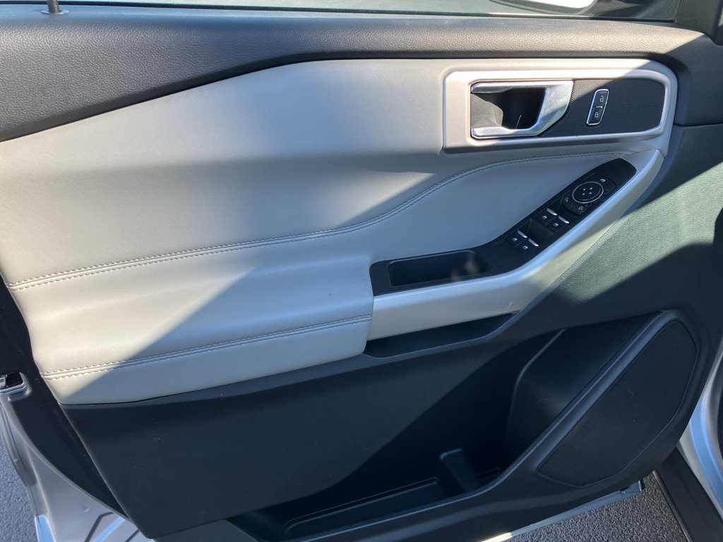 Certified 2021 Ford Explorer XLT w/ Equipment Group 202A image 13