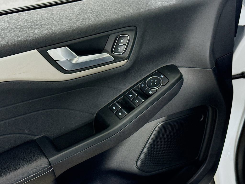 Certified 2022 Ford Escape SEL image 18