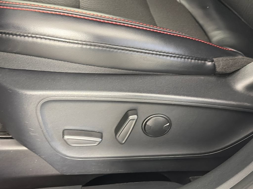 Certified 2025 Ford Escape ST-Line Select AWD/4WD image 24