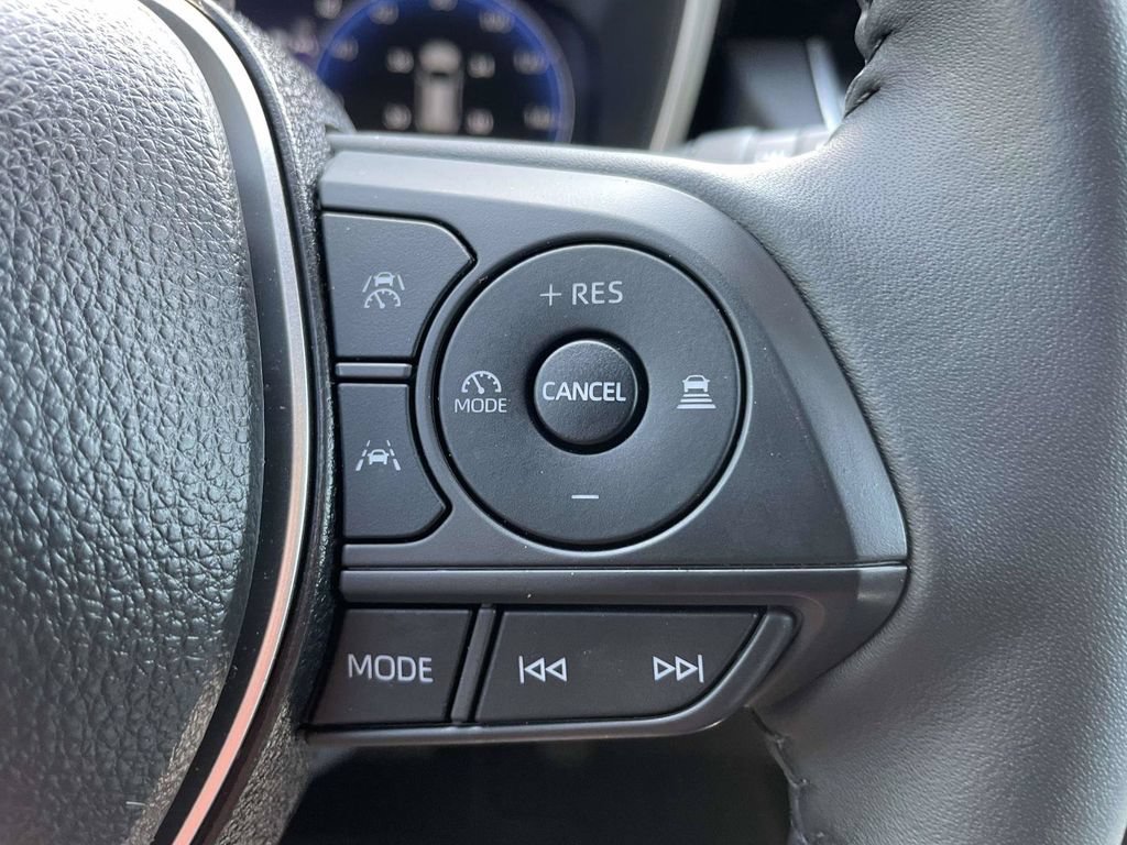 Used 2026 Toyota Corolla Cross XLE FWD image 25