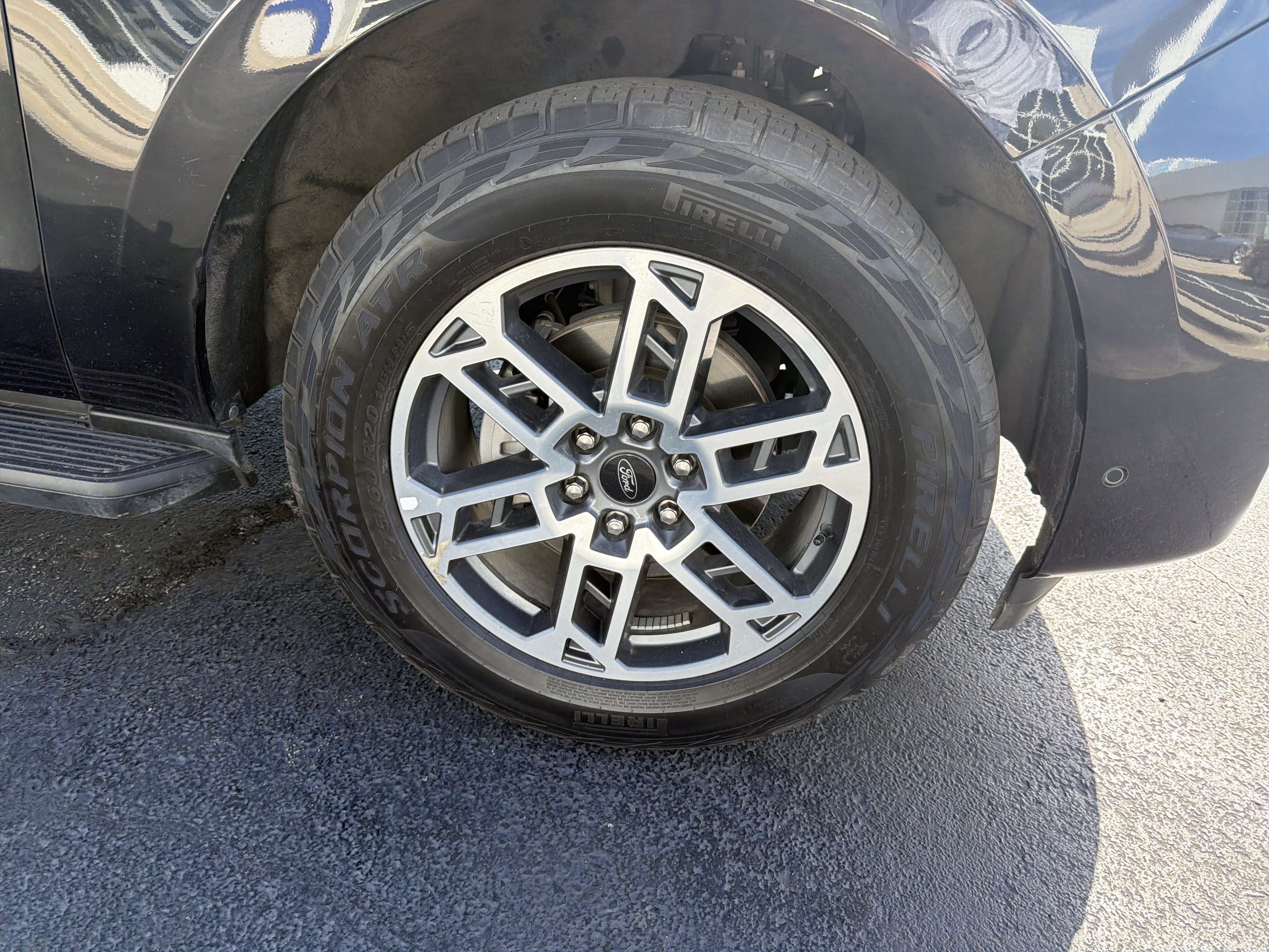 Certified 2025 Ford Expedition Active AWD/4WD image 4