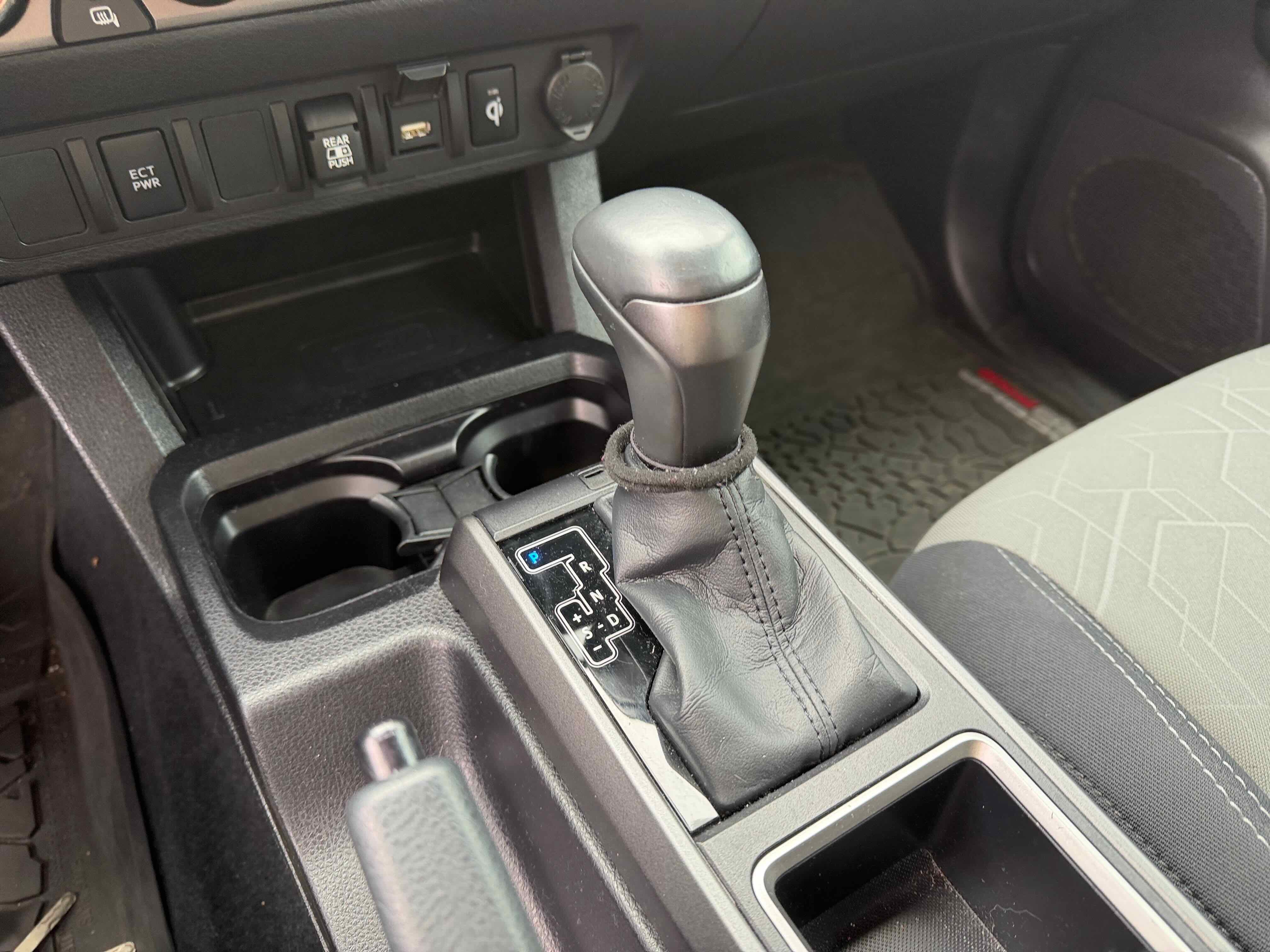 Used 2022 Toyota Tacoma TRD Off-Road image 24