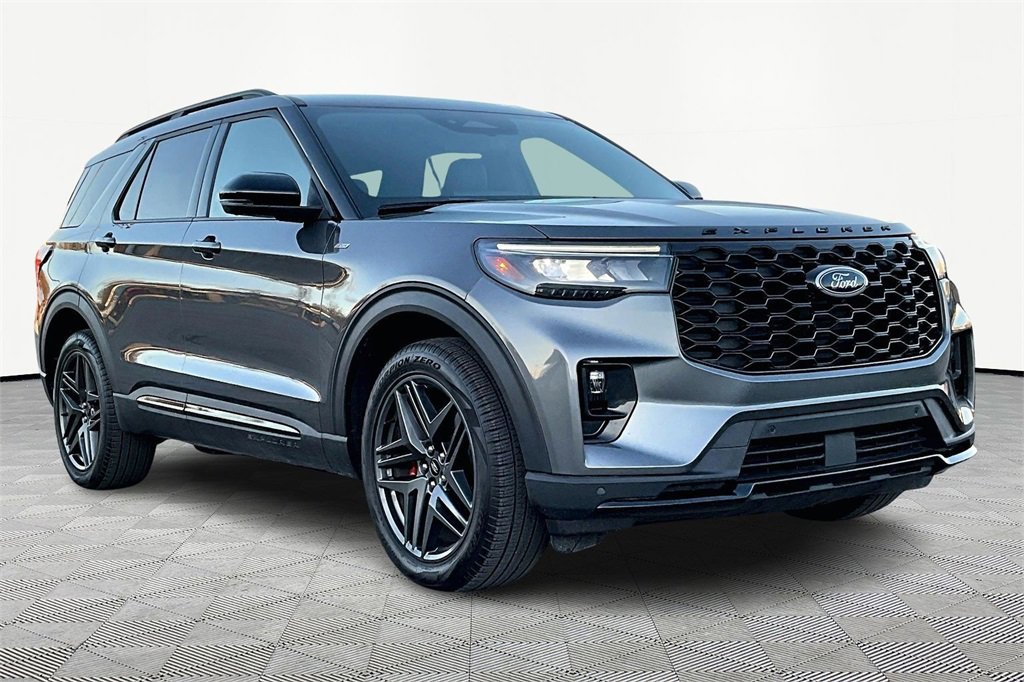 Certified 2025 Ford Explorer ST-Line w/ ST-Line Street Pack image 12