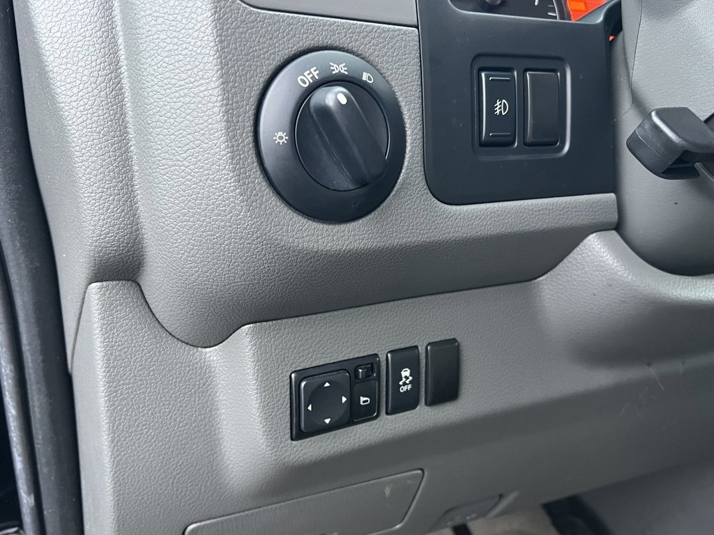 Used 2019 Nissan NV 3500 SL image 14