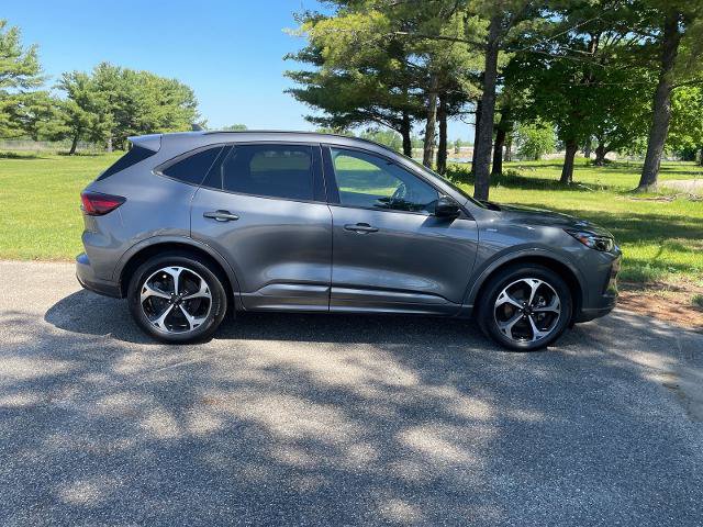 Certified 2025 Ford Escape ST-Line Elite AWD/4WD image 13