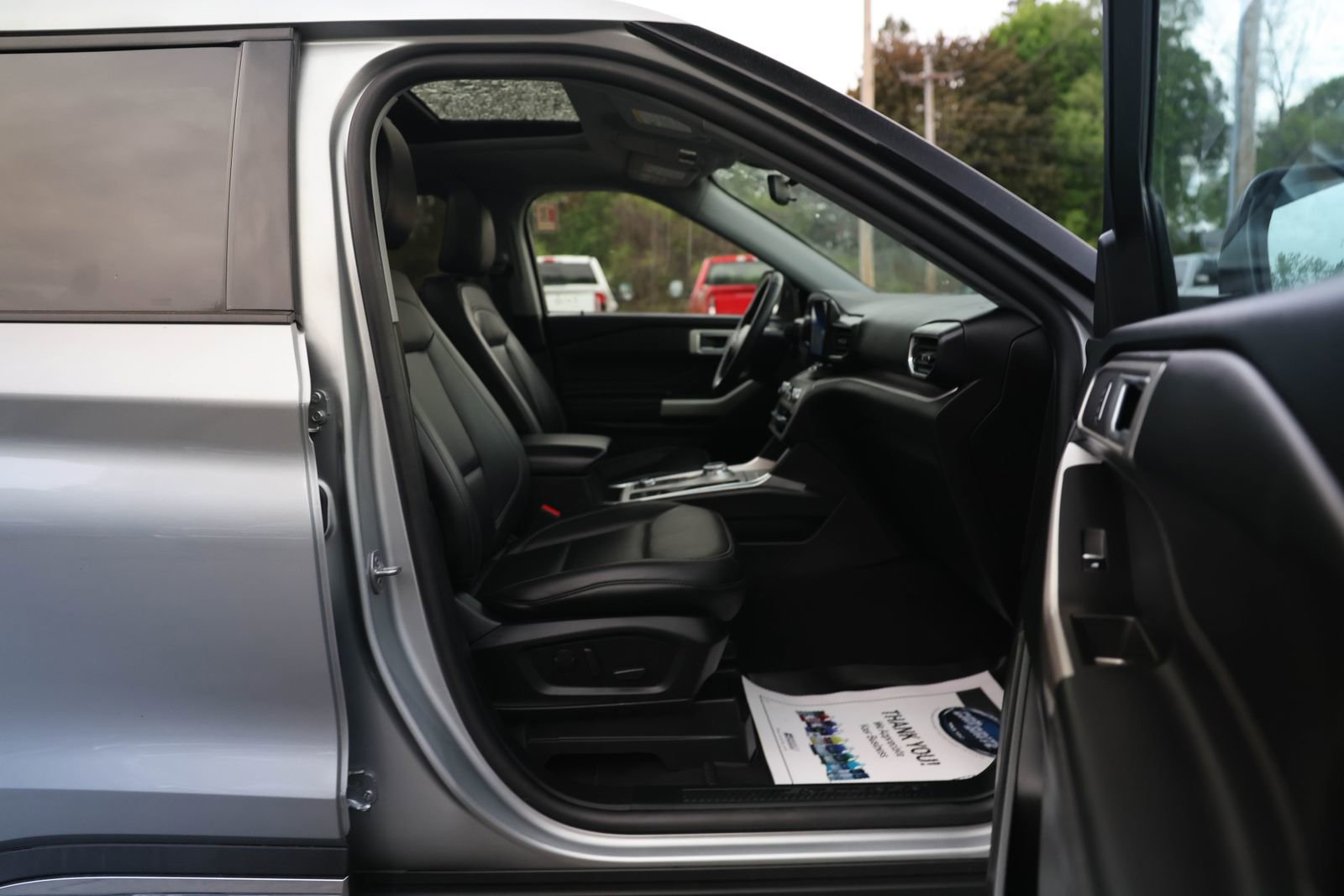 Certified 2023 Ford Explorer XLT w/ Equipment Group 202A AWD/4WD image 9