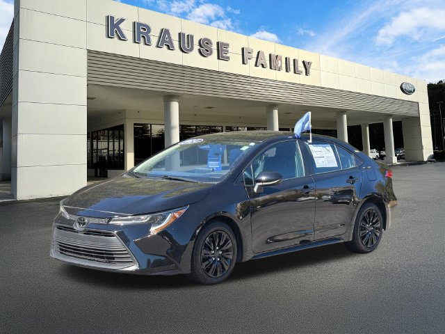 Used 2024 Toyota Corolla LE FWD image 3
