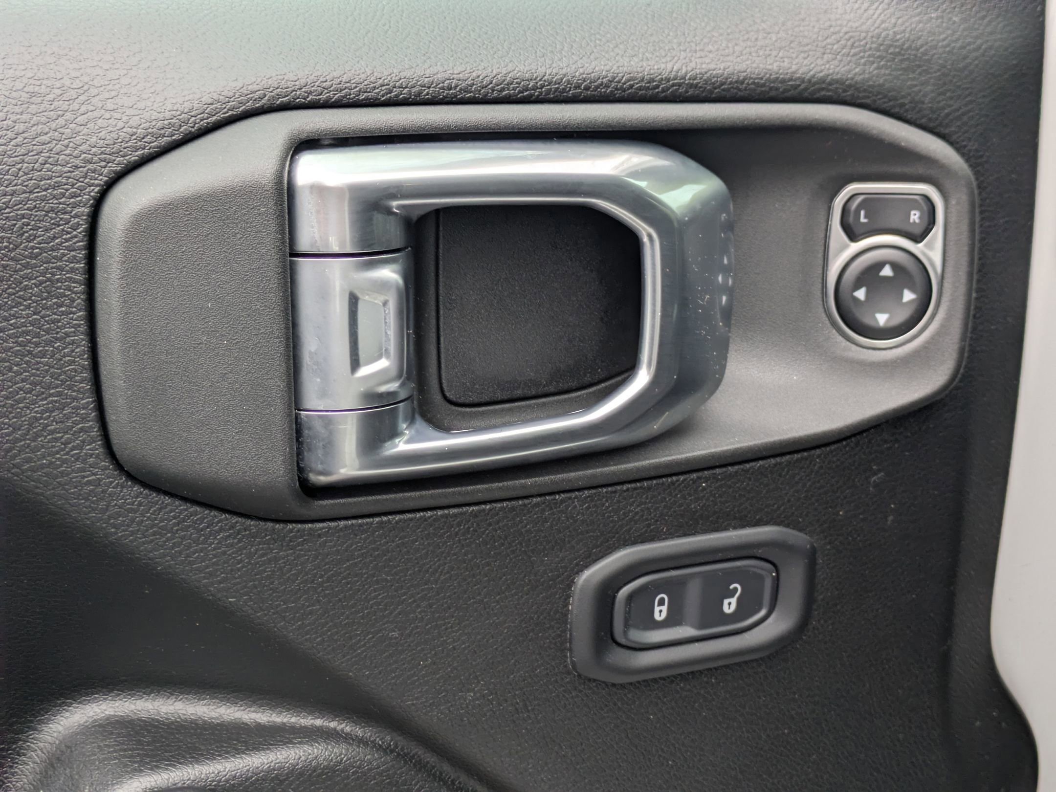 Used 2023 Jeep Wrangler Unlimited image 11