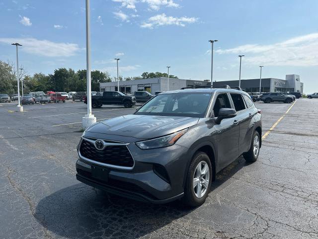 Used 2023 Toyota Highlander L FWD image 4