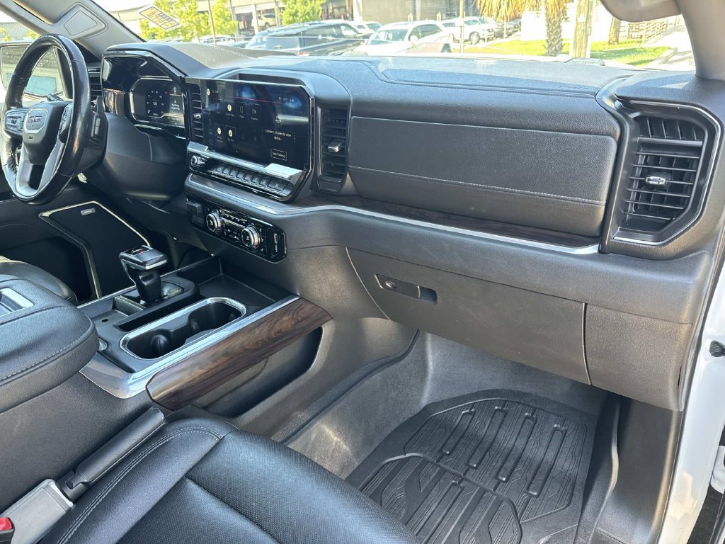 Used 2022 GMC Sierra 1500 SLT AWD/4WD image 17