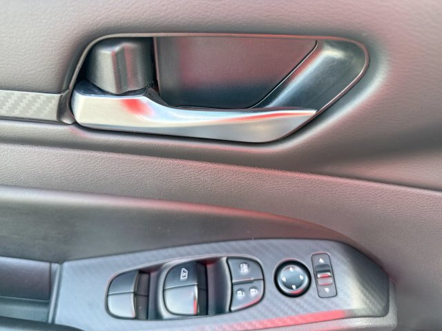 Used 2025 Nissan Altima 2.5 SV FWD image 13