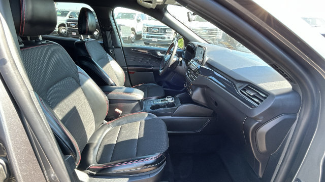 Certified 2025 Ford Escape ST-Line Select AWD/4WD image 11