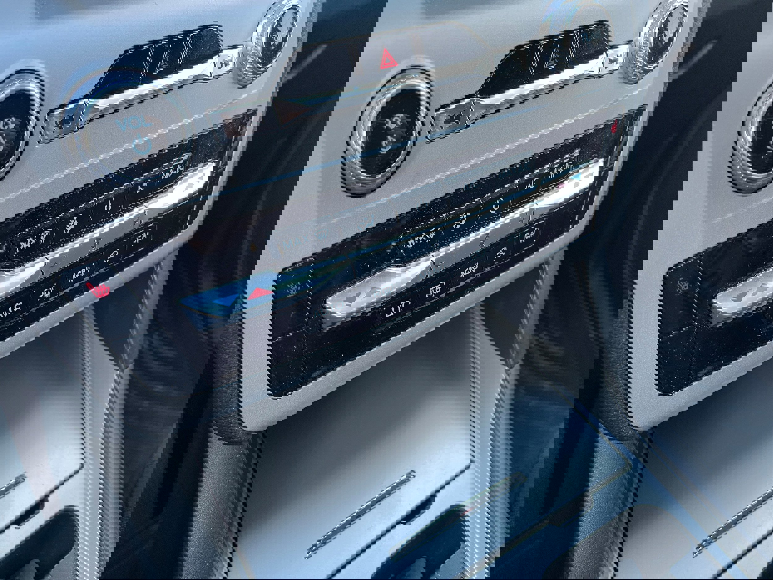 Certified 2023 Ford Explorer XLT w/ Class IV Trailer Tow Package image 19