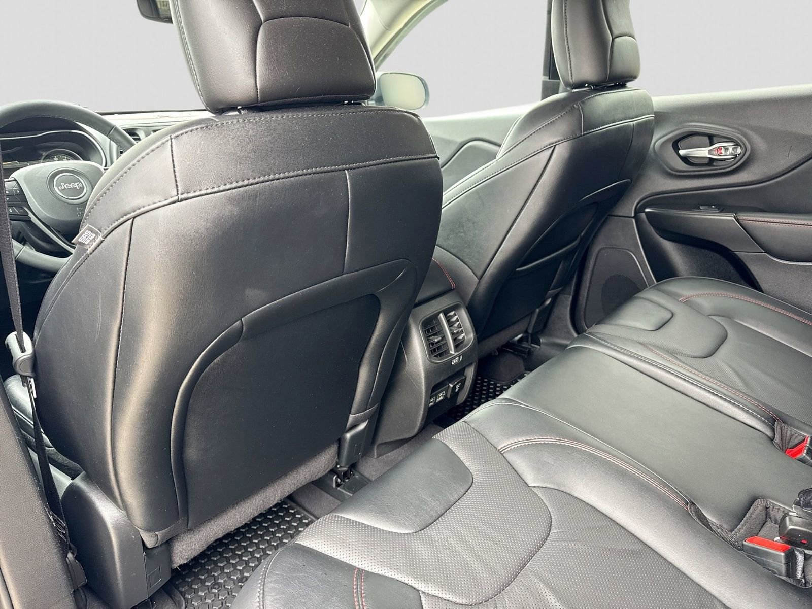 Used 2022 Jeep Cherokee Trailhawk w/ Trailhawk Elite Value Package image 19