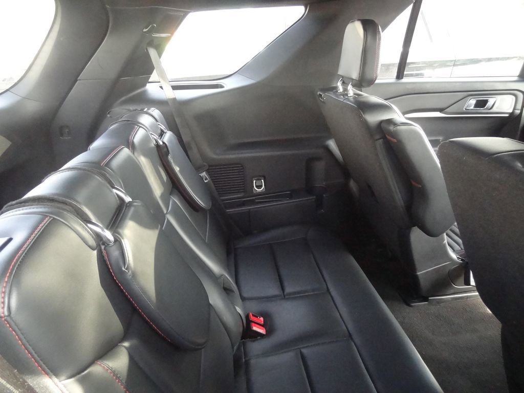 Certified 2025 Ford Explorer ST-Line AWD/4WD image 9