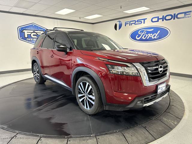 Used 2023 Nissan Pathfinder Platinum w/ Lighting Package (N92) AWD/4WD image 2
