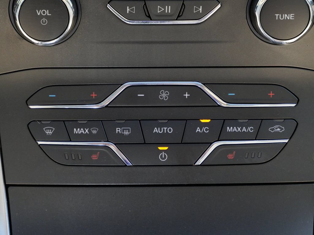 Certified 2019 Ford Edge SEL w/ Equipment Group 201A AWD/4WD image 17