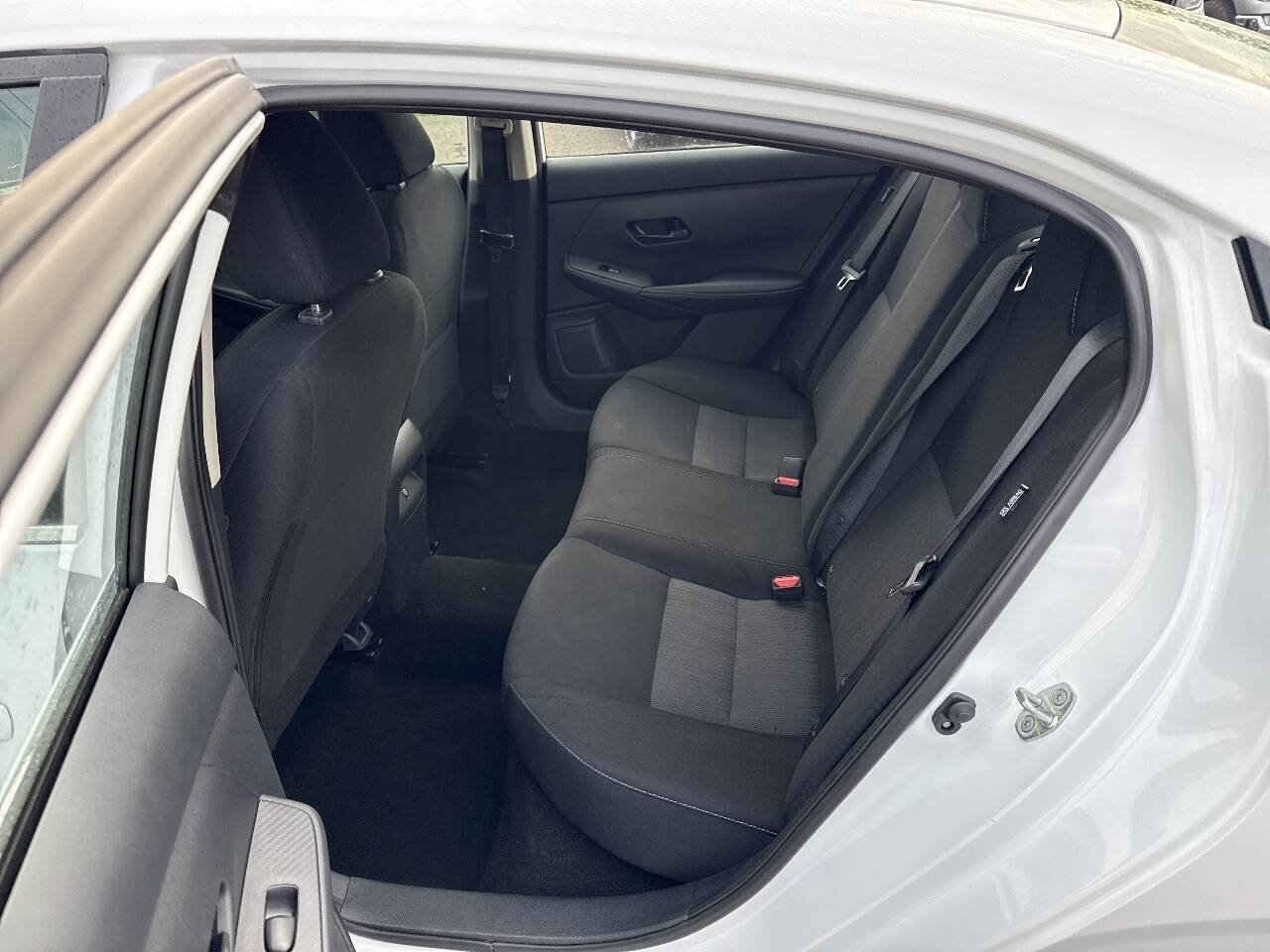 Used 2024 Nissan Sentra SV FWD image 9