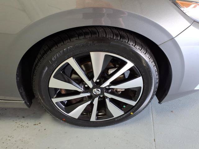 Used 2023 Nissan Sentra SV w/ SV Premium Package FWD image 9