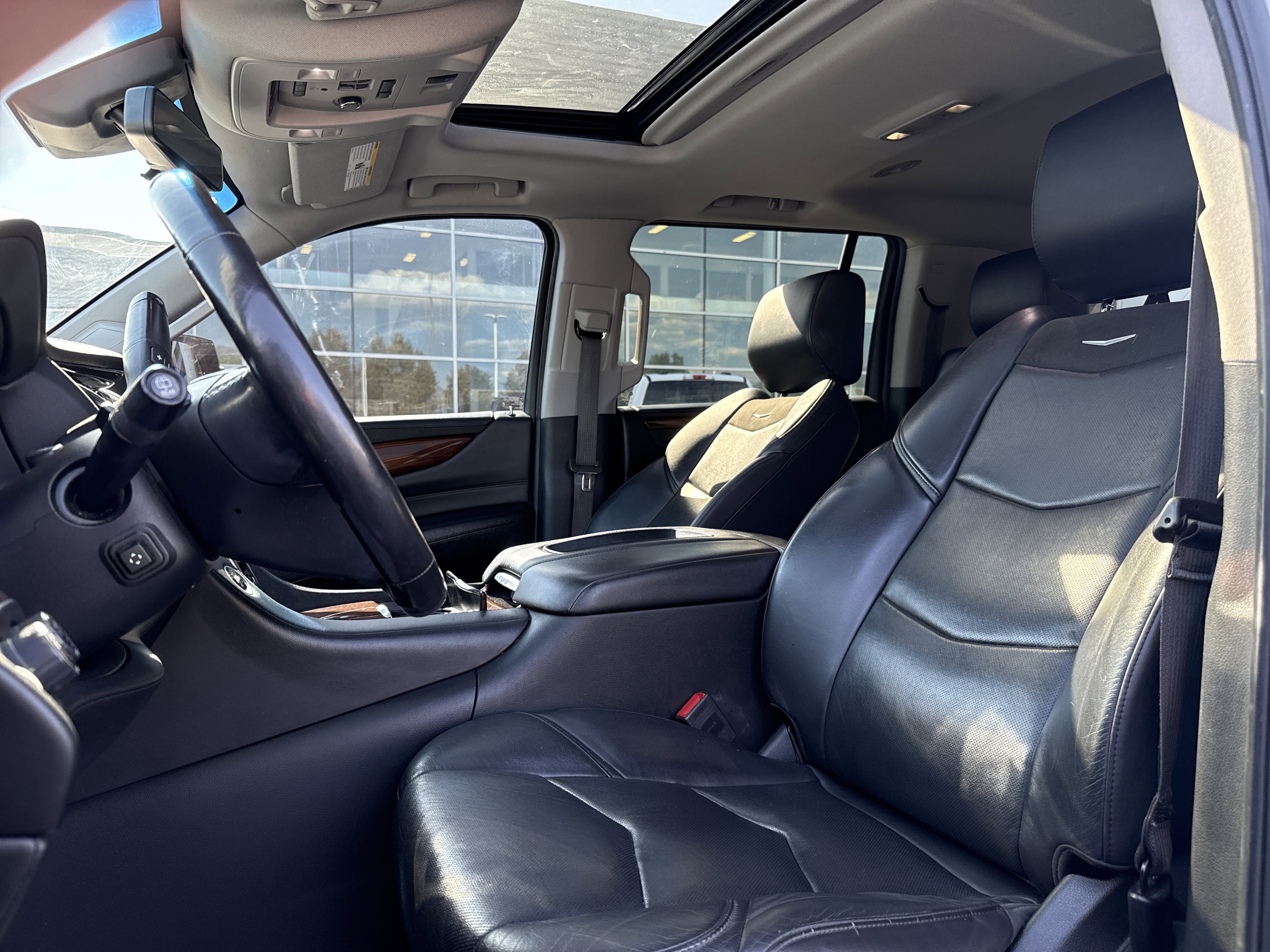 Used 2019 Cadillac Escalade ESV Luxury AWD/4WD image 12