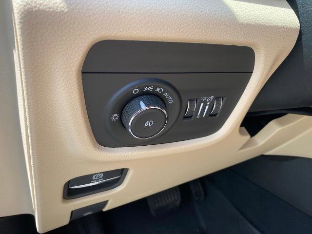 Used 2024 Jeep Grand Cherokee L Limited AWD/4WD image 16