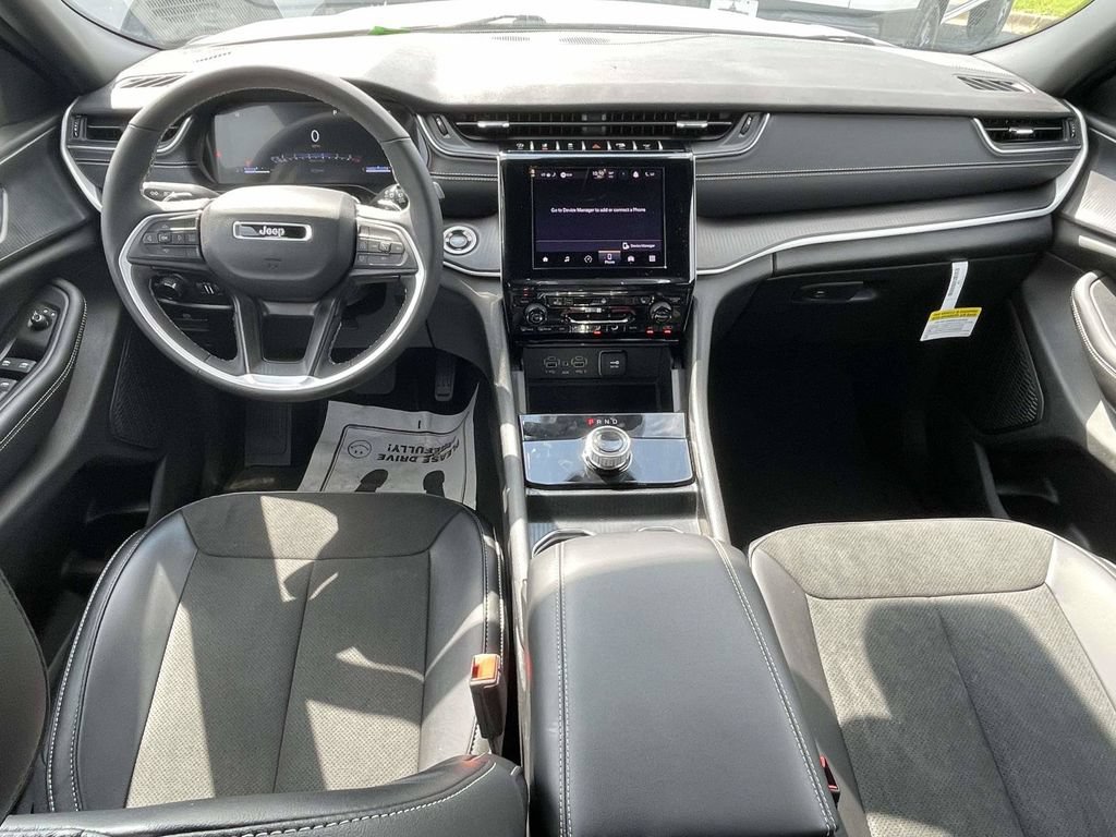 Used 2024 Jeep Grand Cherokee L Altitude RWD image 11