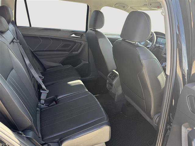 Used 2022 Volkswagen Tiguan SE AWD/4WD image 16