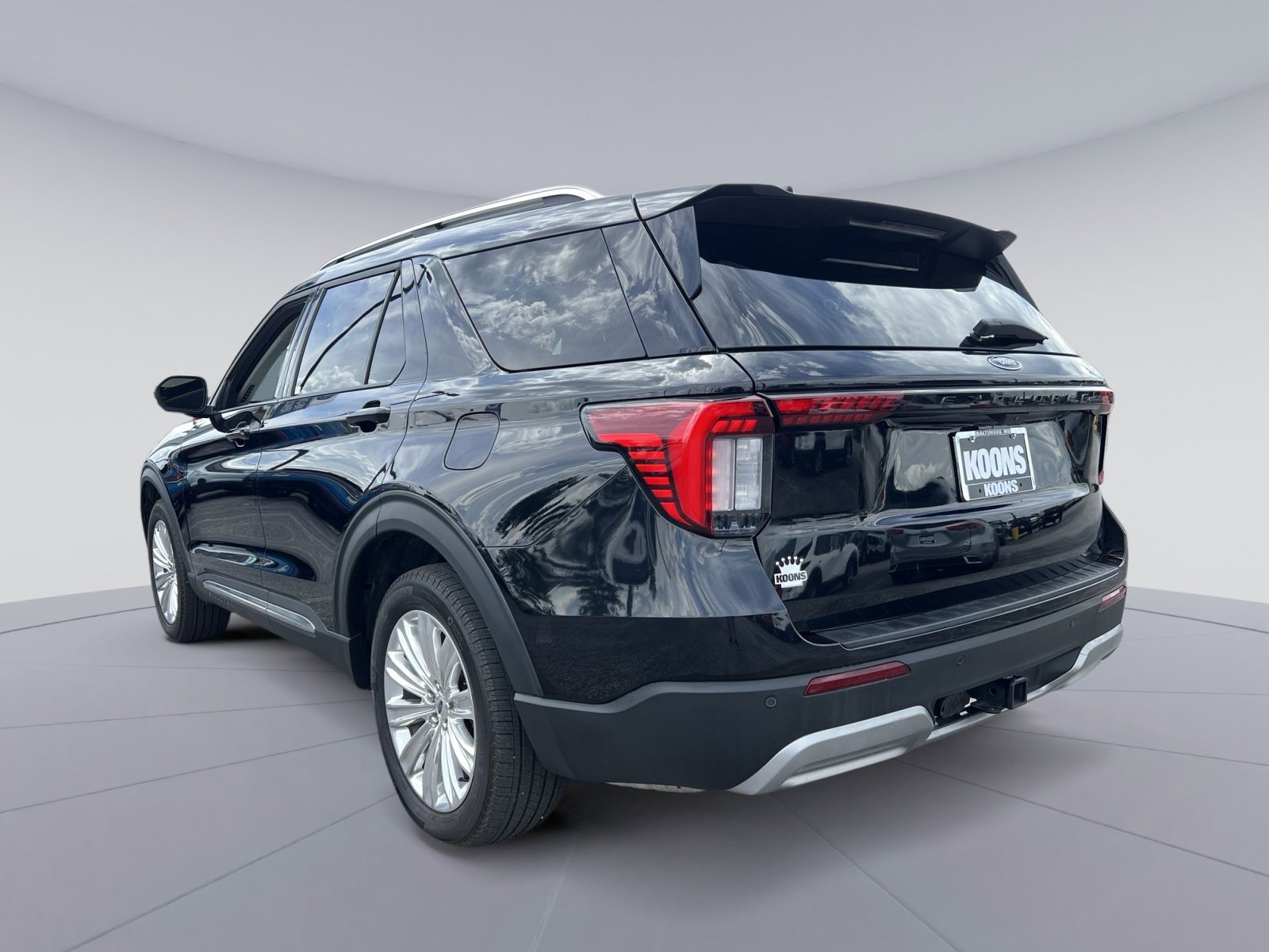 Certified 2025 Ford Explorer Platinum w/ LUX Leather Package AWD/4WD image 14