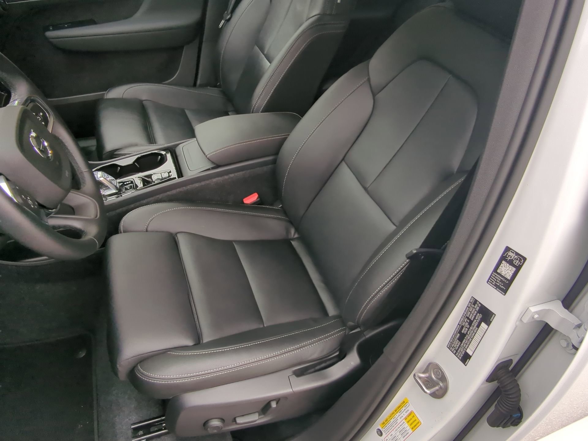 Used 2026 Volvo XC40 B5 Plus AWD/4WD image 57