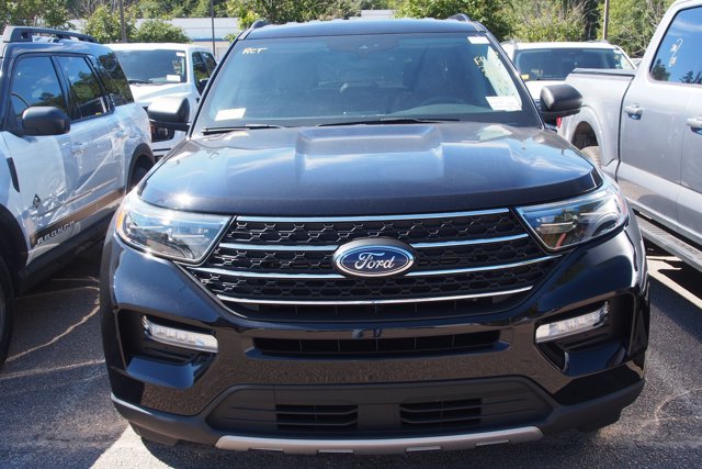 Certified 2023 Ford Explorer XLT w/ Equipment Group 202A AWD/4WD image 3