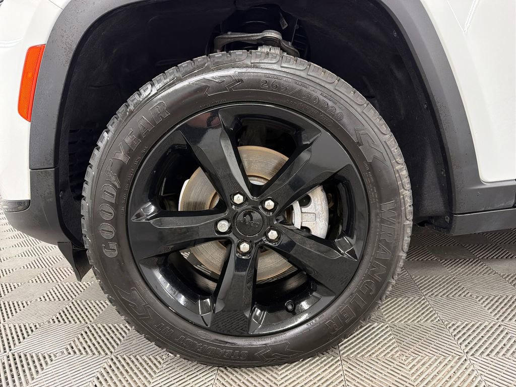 Used 2022 Jeep Grand Cherokee L Limited w/ Black Appearance Package AWD/4WD image 13