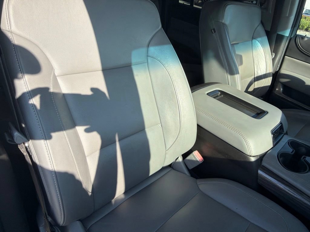 Used 2019 Chevrolet Suburban LT RWD image 15