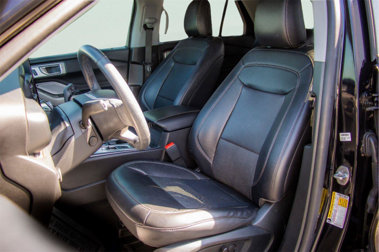 Certified 2024 Ford Explorer Limited w/ Limited Technology Package RWD image 7