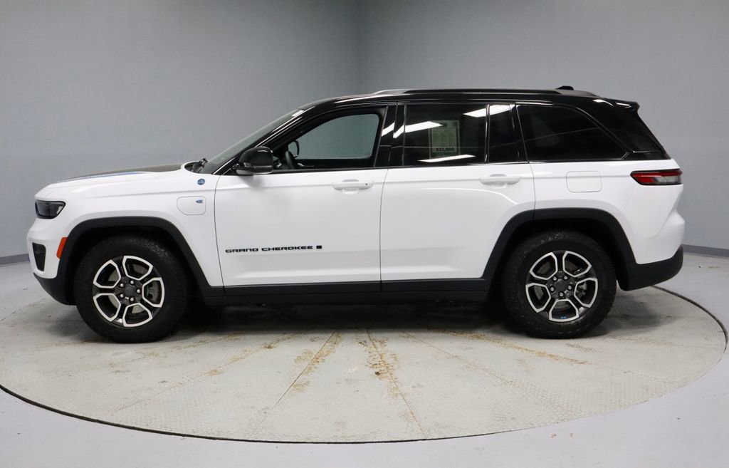 Used 2022 Jeep Grand Cherokee Trailhawk w/ Luxury Tech Group III AWD/4WD image 2