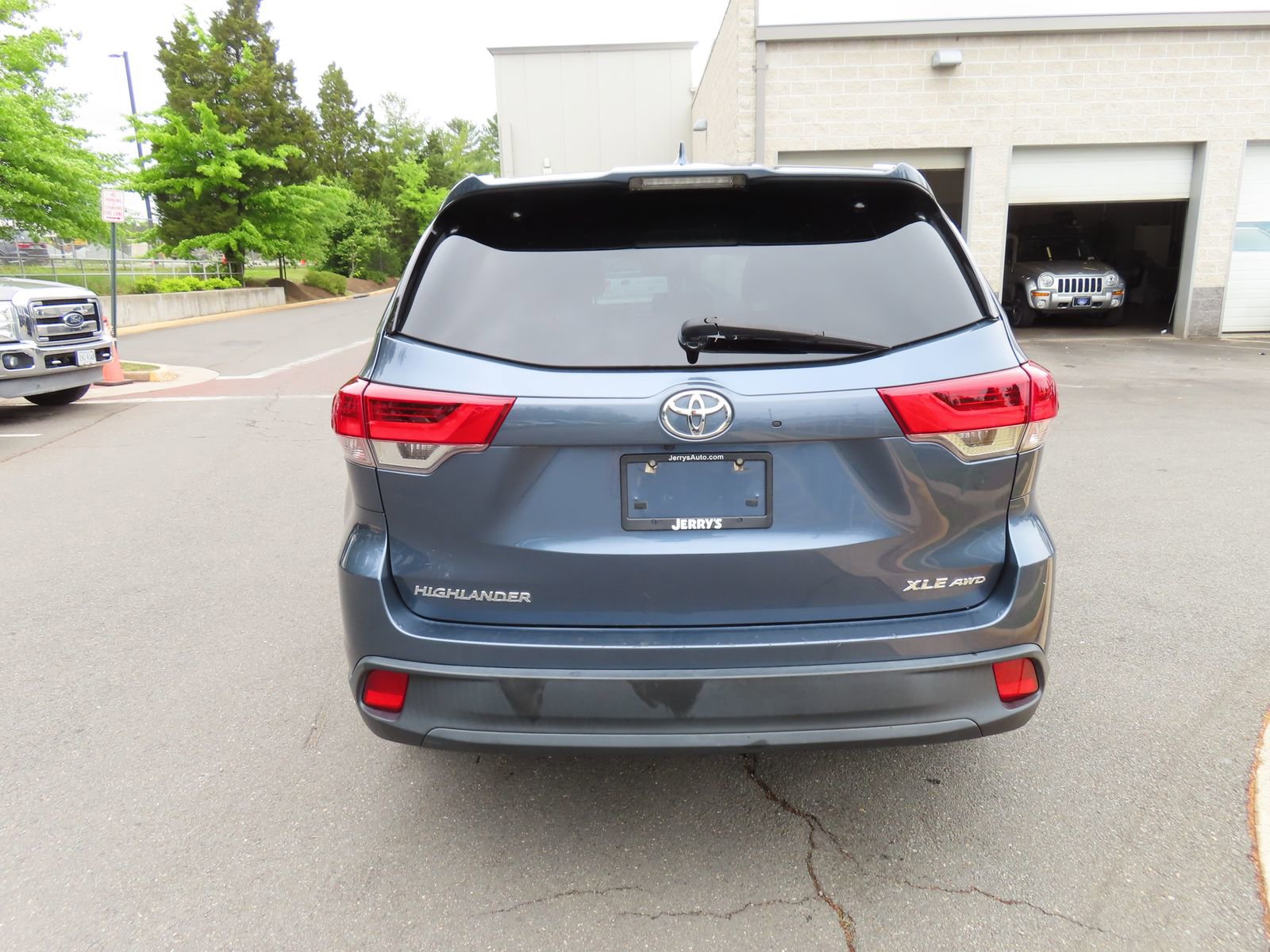 Used 2019 Toyota Highlander XLE AWD/4WD image 6