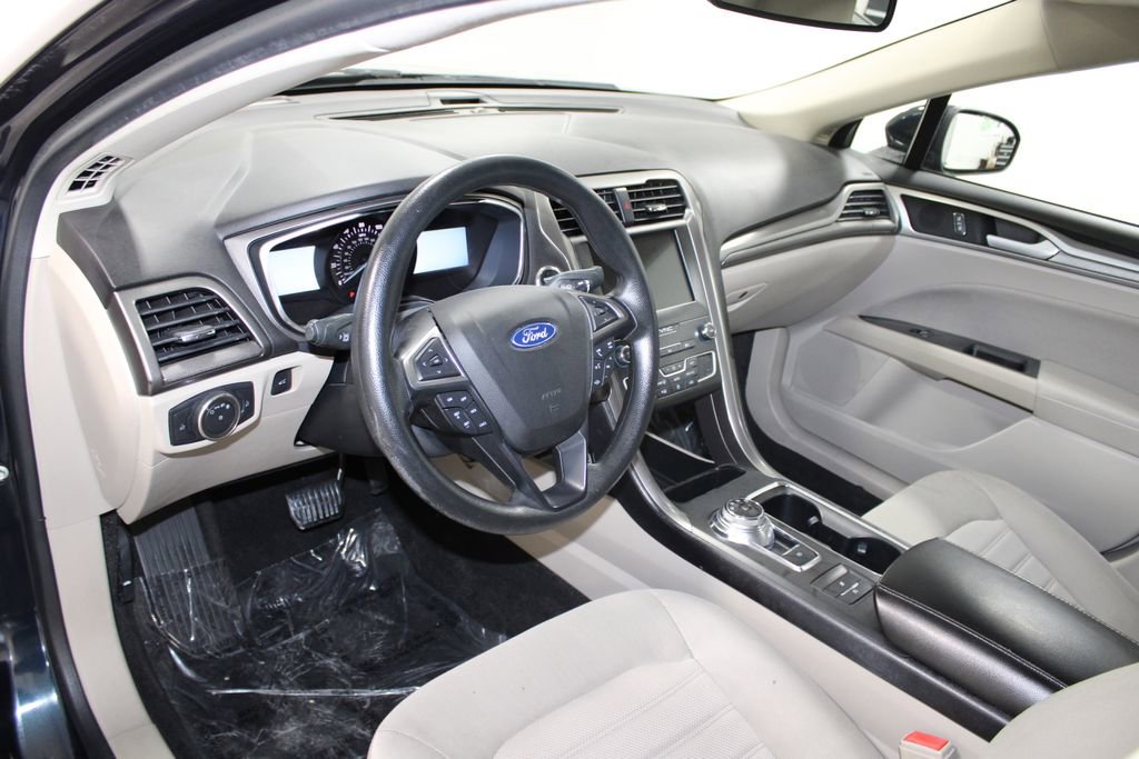 Certified 2020 Ford Fusion SE FWD image 22