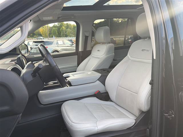 Certified 2025 Ford Expedition Platinum w/ Driver's Package AWD/4WD image 9