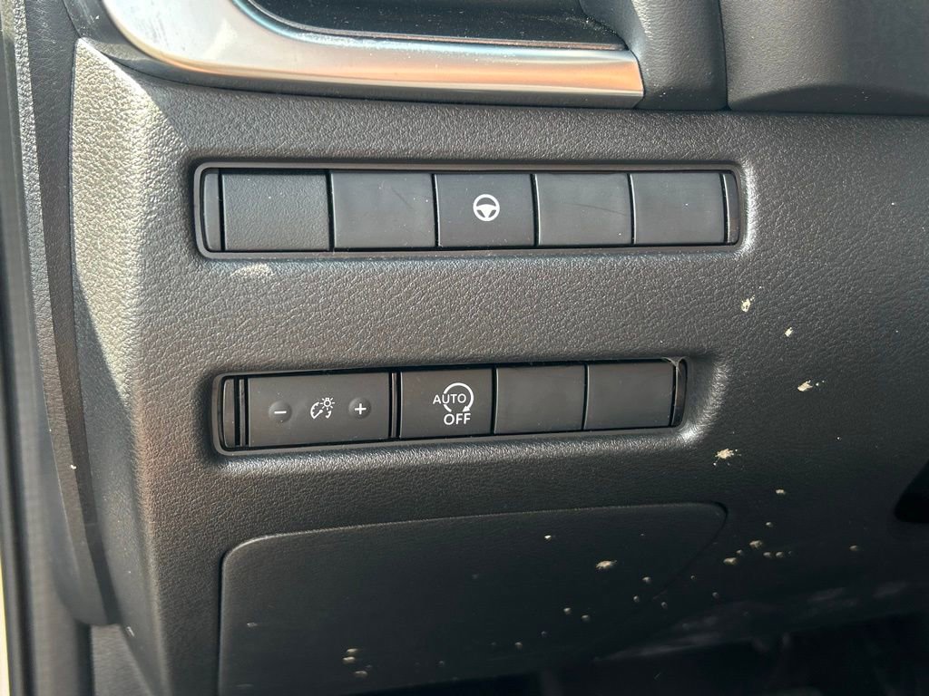 Used 2023 Nissan Rogue SV FWD image 25