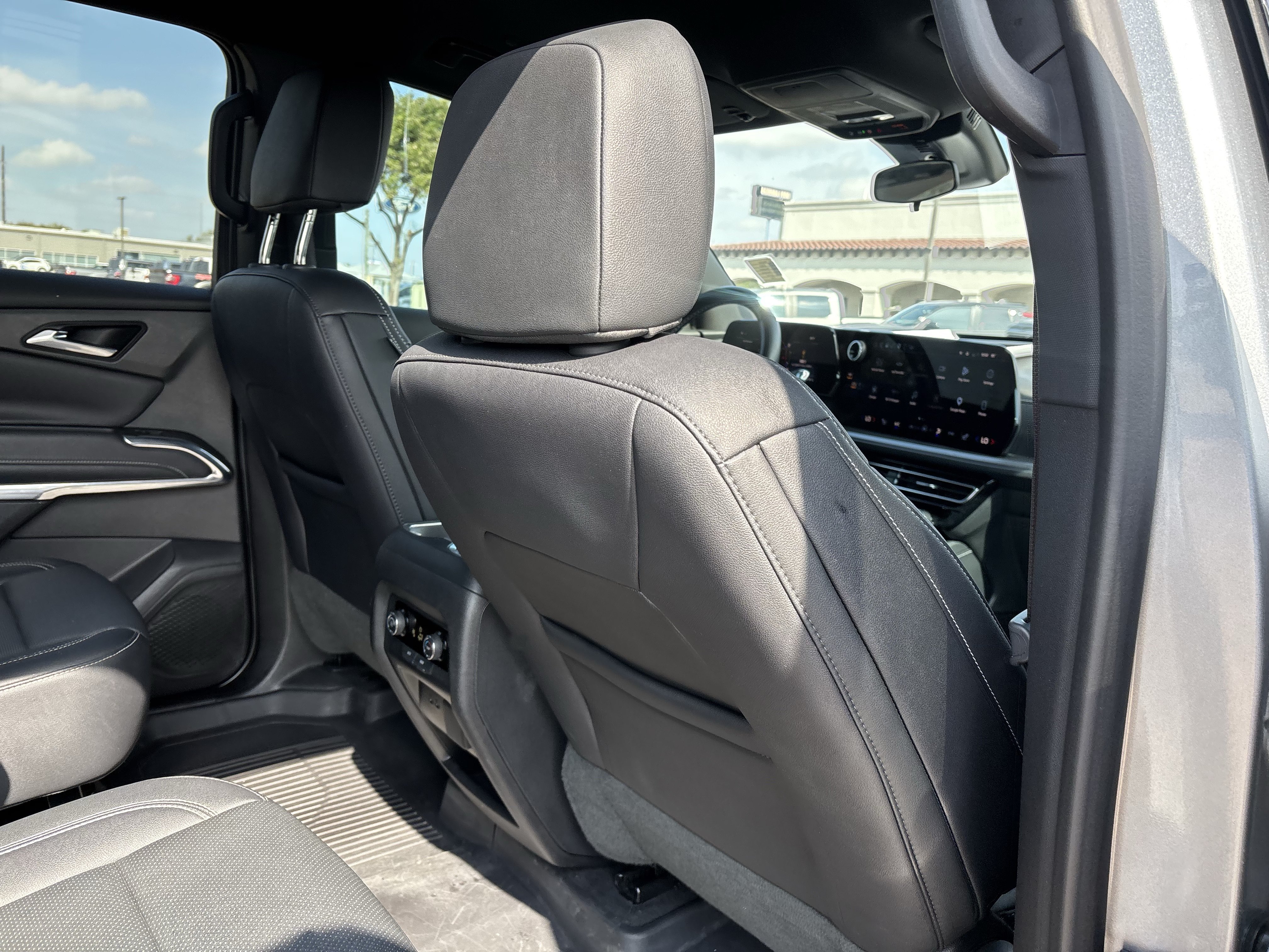 Used 2025 Chevrolet Traverse LT w/ Driver Confidence Package FWD image 23
