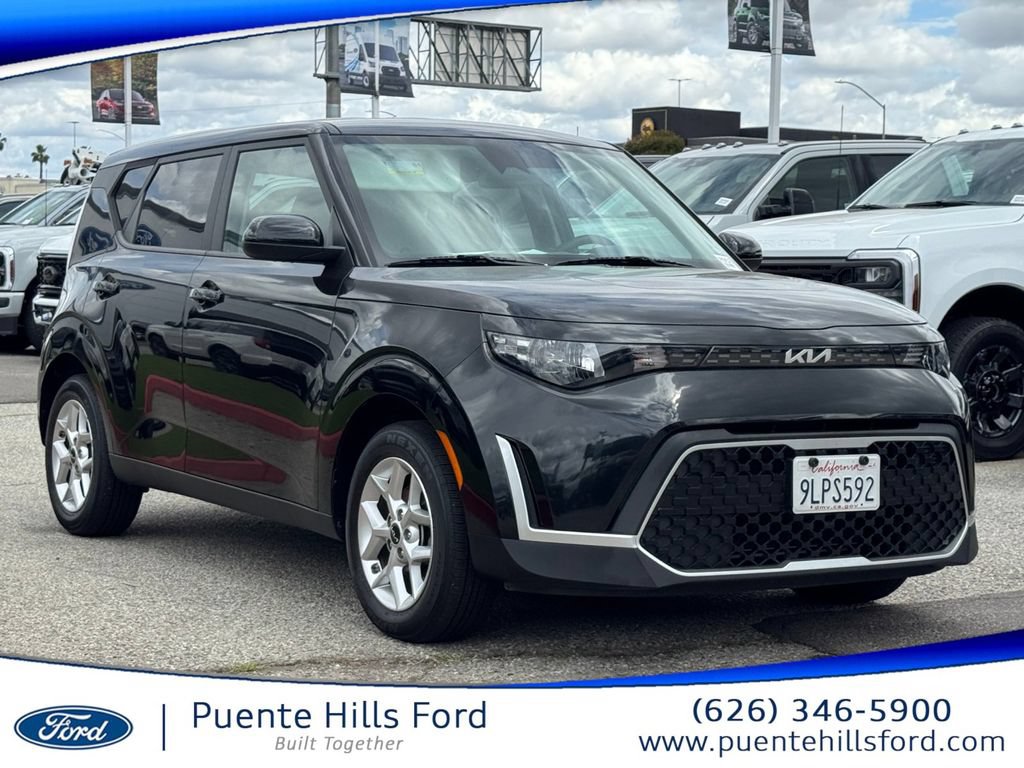 Used 2024 Kia Soul LX w/ Option Group 015 FWD image 1