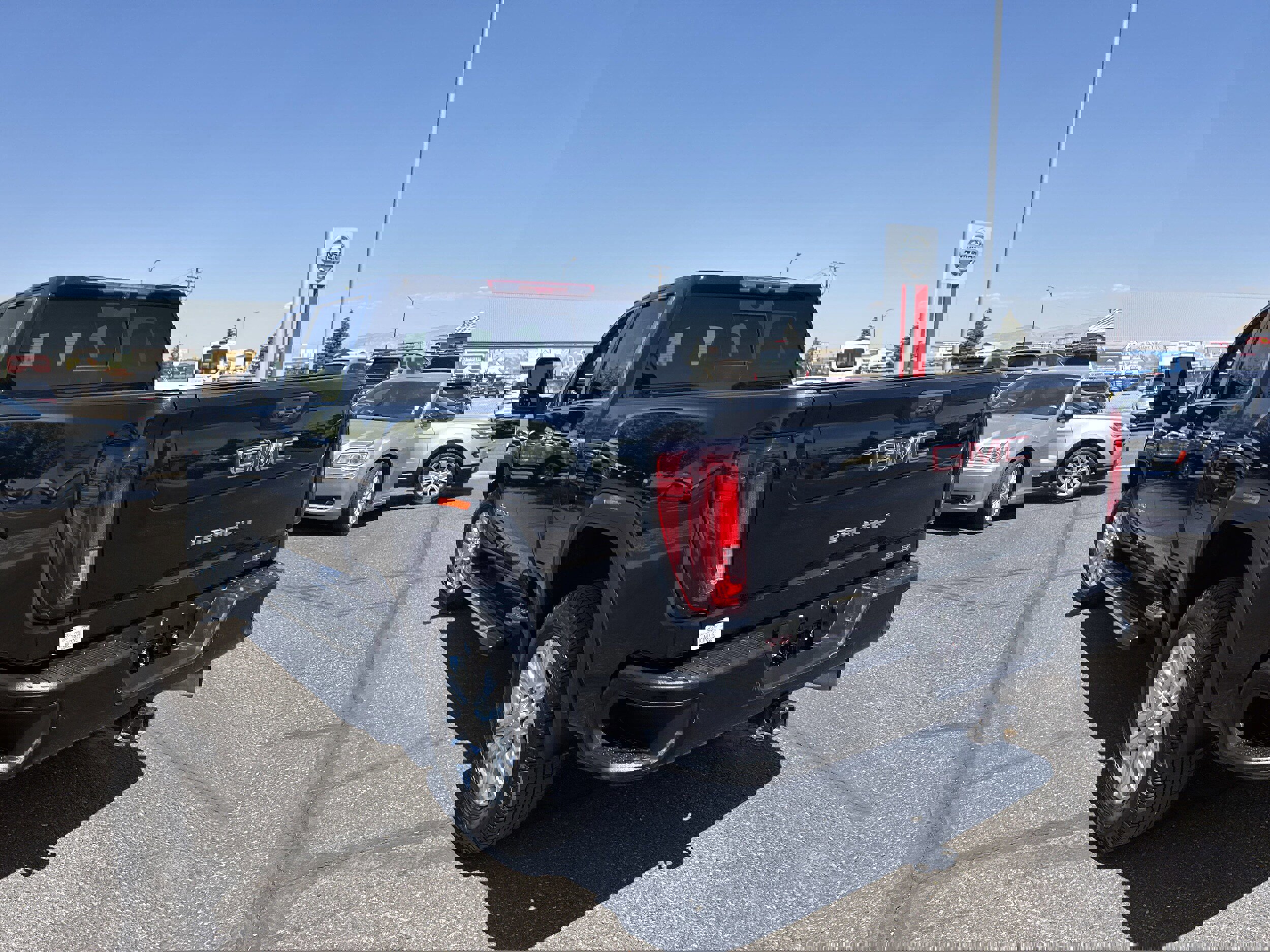 Used 2023 GMC Sierra 2500 Denali w/ Denali Ultimate Package image 2