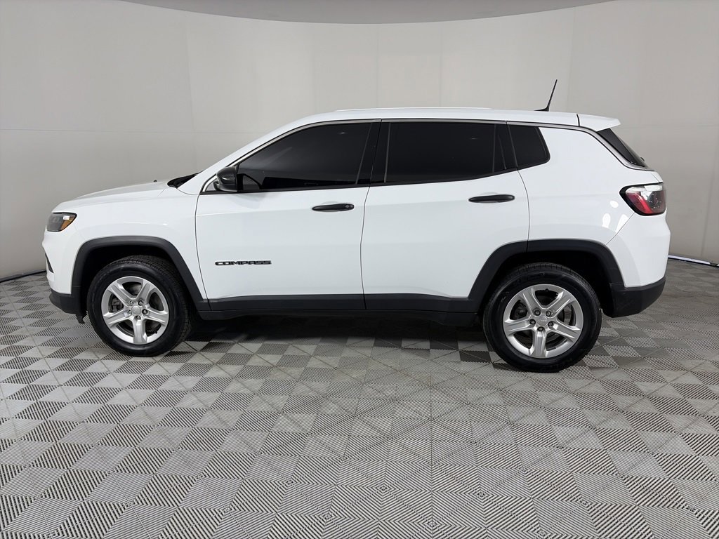Used 2023 Jeep Compass Sport image 2