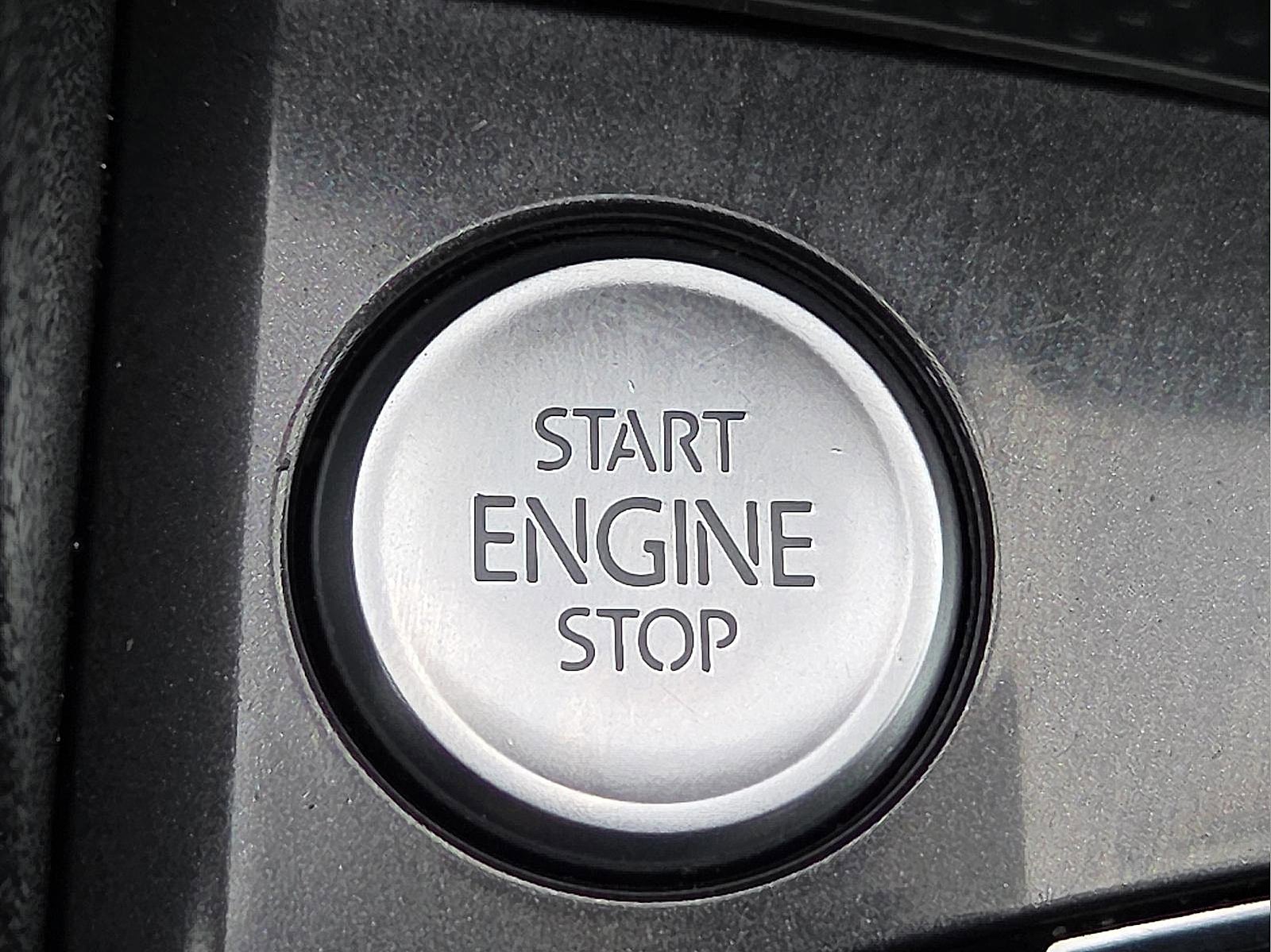 Used 2020 Volkswagen Tiguan SE image 17