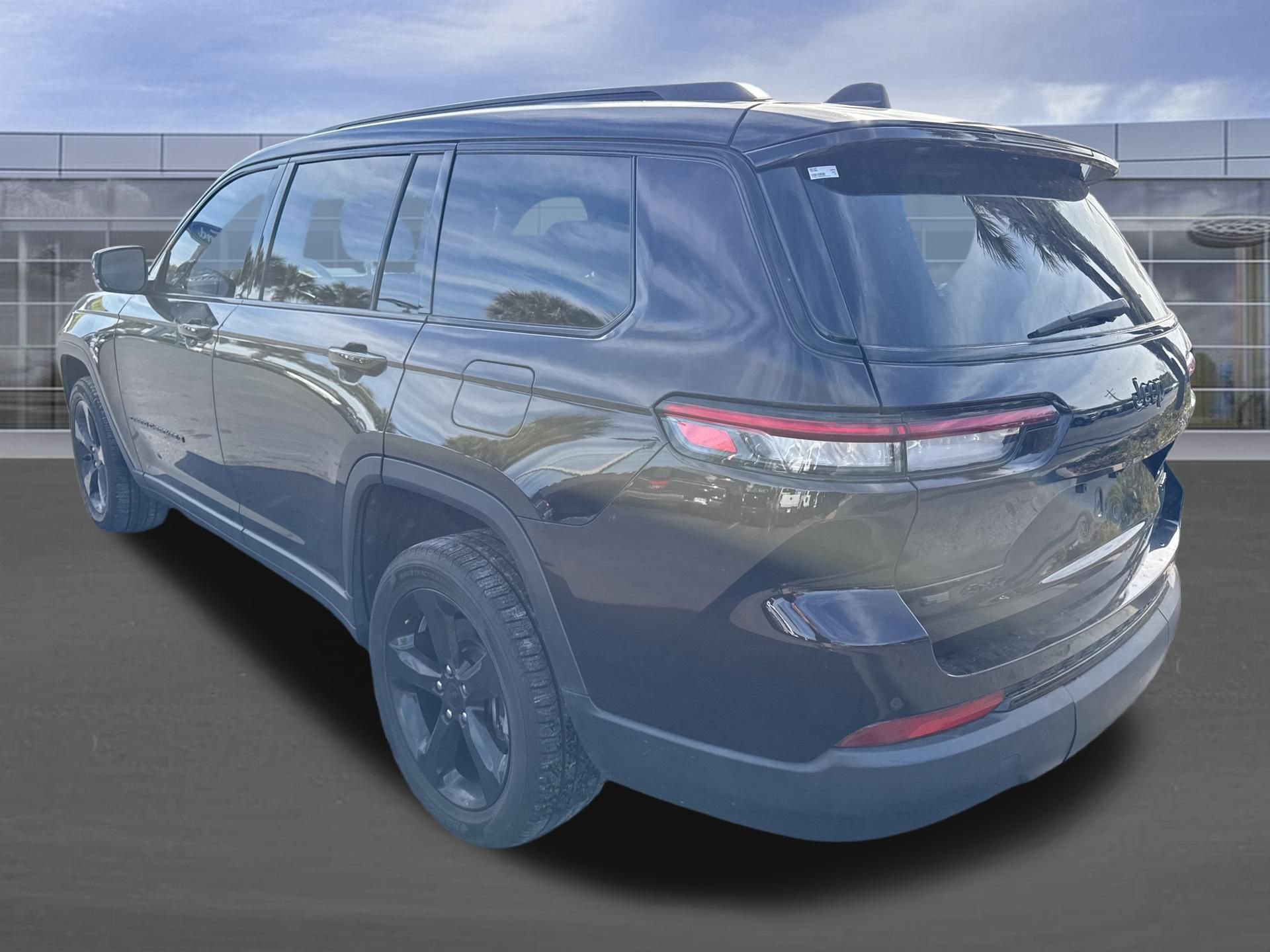 Used 2022 Jeep Grand Cherokee L Limited w/ Black Appearance Package image 8