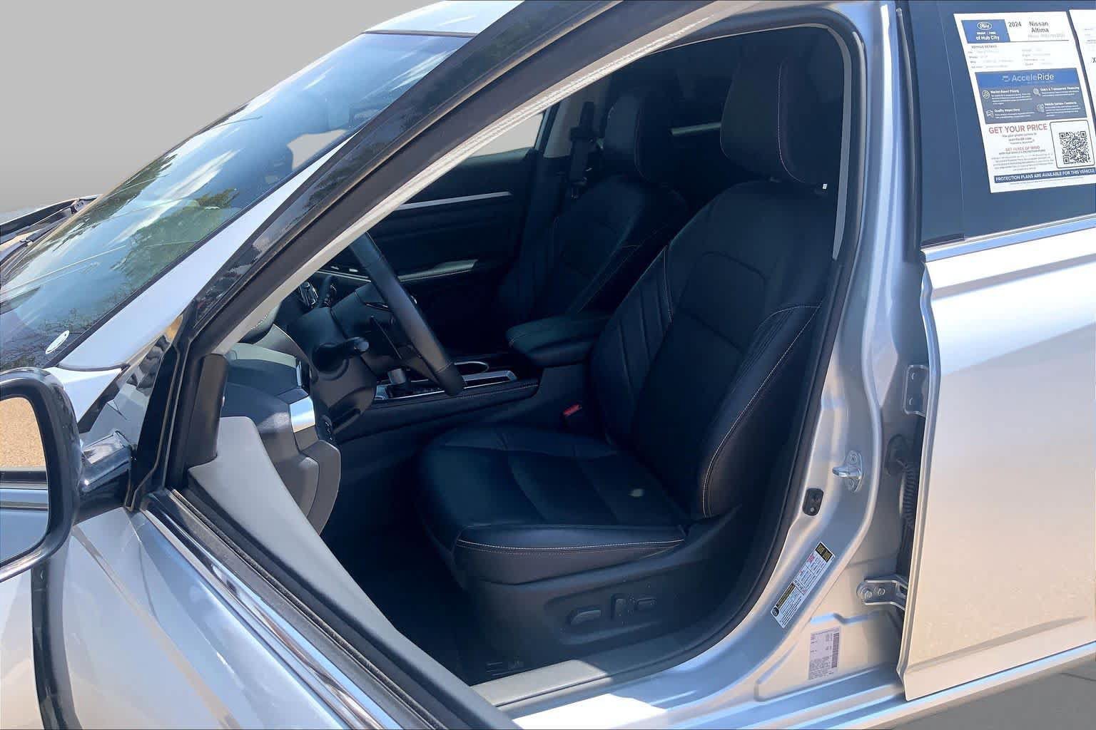 Used 2024 Nissan Altima 2.5 SR w/ SR Premium Package FWD image 8
